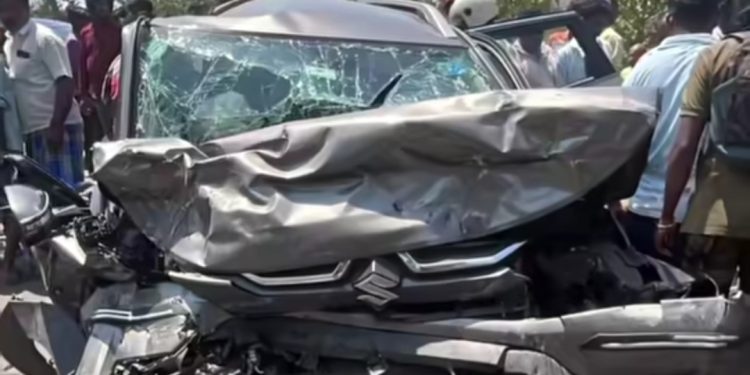 ഗുണ്ടൽ പേട്ടയിൽ ലോറിയും കാറും കൂട്ടി ഇടിച്ച് അപകടം രണ്ട് പേർ മരണപ്പെട്ടു ഒരു കുട്ടിയുടെ നില ഗുരുതരം