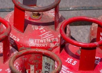 അനധികൃതമായി സൂക്ഷിച്ചിരുന്ന സിലിണ്ടറുകള്‍ പിടിച്ചെടുത്തു