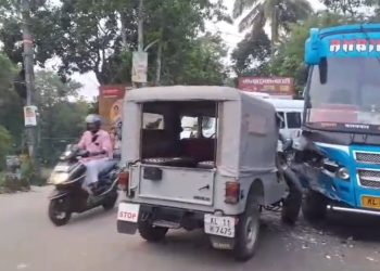 സ്വകാര്യ ബസ്സും ജീപ്പും കൂട്ടിയിടിച്ച് അപകടം