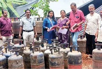 അനധികൃതമായി സൂക്ഷിച്ച 64 ഗ്യാസ് സിലിൻഡറുകൾ പിടികൂടി