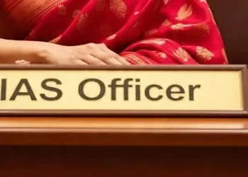 ഭിന്നശേഷിക്കാരനിൽനിന്ന് 95 ലക്ഷം തട്ടിയെടുത്തു; ചോദിച്ചപ്പോൾ വധഭീഷണി, IAS ഉദ്യോഗസ്ഥയ്‌ക്കെതിരേ കേസ്