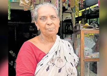 സമ്മാനമില്ലെന്നു പറഞ്ഞ് കളഞ്ഞു; കുപ്പത്തൊട്ടിയിലെ ലോട്ടറി ടിക്കറ്റിന് അടിച്ചത് 1 കോടി