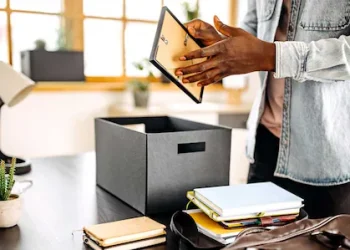 വീണ്ടും കൂട്ടപ്പിരിച്ചുവിടലുമായി ഐടി ഭീമൻ; 12000 ഇന്ത്യക്കാരുടെ പണിയും തെറിച്ചു