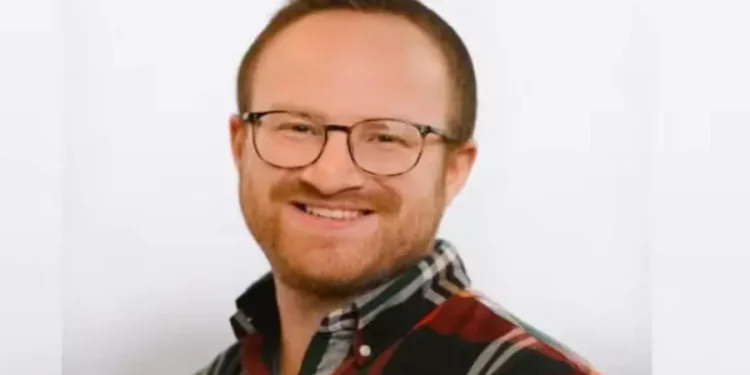 ജീവനക്കാരന് വിവാഹദിവസം മെസ്സേജ്, ലജ്ജിക്കണമെന്ന് നെറ്റിസണ്സ്, ഒടുവില് മാപ്പ് പറഞ്ഞ് കമ്പനി ഉടമ