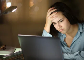 ഉറങ്ങി എഴുന്നേറ്റവർ ആ മെയിൽ കണ്ട് ഞെട്ടി! 30,000 പേർക്ക് ജോലി പോയി, വൻ തിരിച്ചടി ഇന്ത്യക്കാർക്ക്?