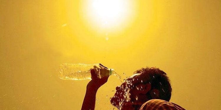 സംസ്ഥാനത്ത് കൊടും ചൂട് തുടരുന്നു; 12 ജില്ലകളില്‍ മുന്നറിയിപ്പ്