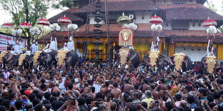 പൂരങ്ങളുടെ പൂരവിസ്മയം തുടങ്ങി