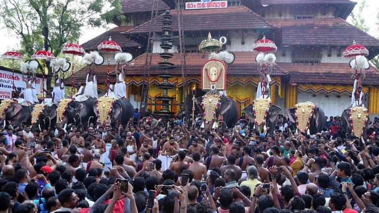 പൂരങ്ങളുടെ പൂരവിസ്മയം തുടങ്ങി