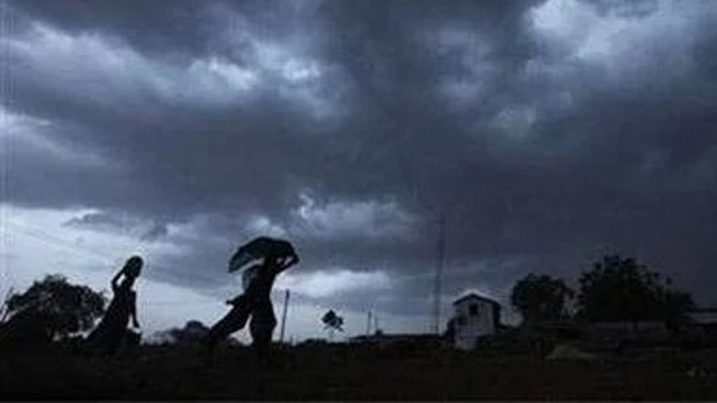 കടുത്ത ചൂടില്‍ നിന്ന് ആശ്വാസമാകുമോ? ശക്തമായ മഴ വരുന്നു; ബുധനാഴ്ച നാലു ജില്ലകളില്‍ യെല്ലോ അലര്‍ട്ട്