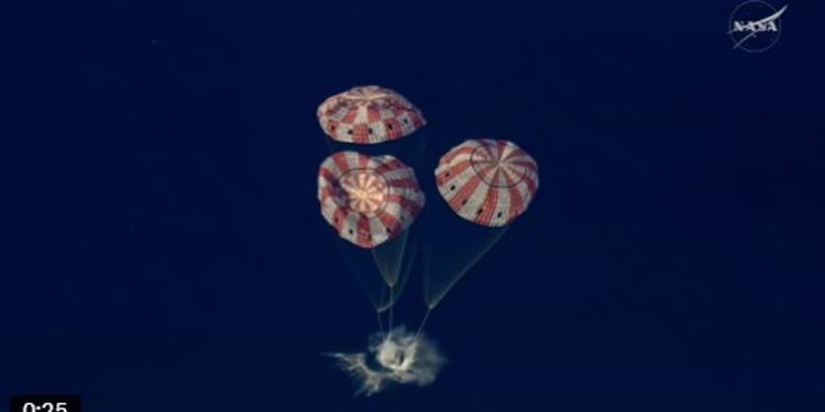 ചരിത്രം കുറിച്ച് ആര്ട്ടെമിസ് 2 സംഘം; പത്ത് ദിവസത്തെ ചന്ദ്ര യാത്ര കഴിഞ്ഞ് ഒറൈണ് പേടകം ഭൂമിയില് തിരിച്ചെത്തി