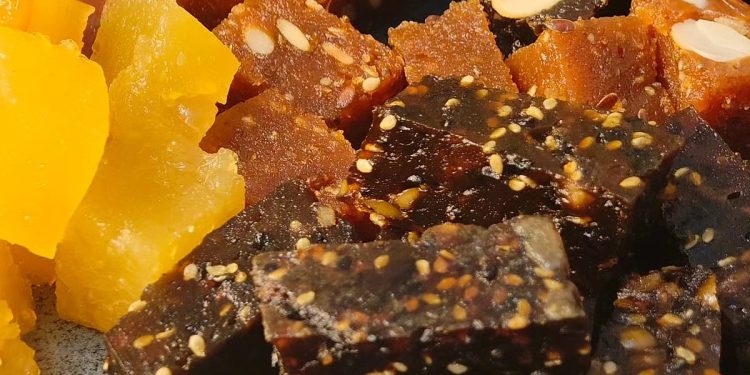 വോട്ട് ചെയ്ത് കഴിഞ്ഞ് വോട്ട് ചെയ്ത് കഴിഞ്ഞ് ഹല്വ കിട്ടിയില്ല; തെരഞ്ഞെടുപ്പ് കമ്മീഷനില് പരാതി നല്കി കന്നിവോട്ടര്