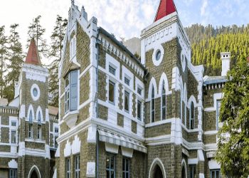 ‘അമ്മയ്ക്ക് വരുമാനമുണ്ടെന്ന് കരുതി പിതാവിന്റെ ഉത്തരവാദിത്തം ഇല്ലാതാകുന്നില്ല’; പ്രായപൂര്‍ത്തിയാകാത്ത കുട്ടിയുടെ സംരക്ഷണത്തില്‍ കോടതി