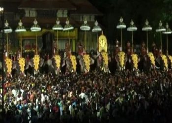 വെടിക്കെട്ട് ഒഴിവാക്കി ആചാരപരമായി പൂരം നടത്തണമെന്ന് ദേവസ്വങ്ങള്‍; അന്തിമ തീരുമാനം നാളെ