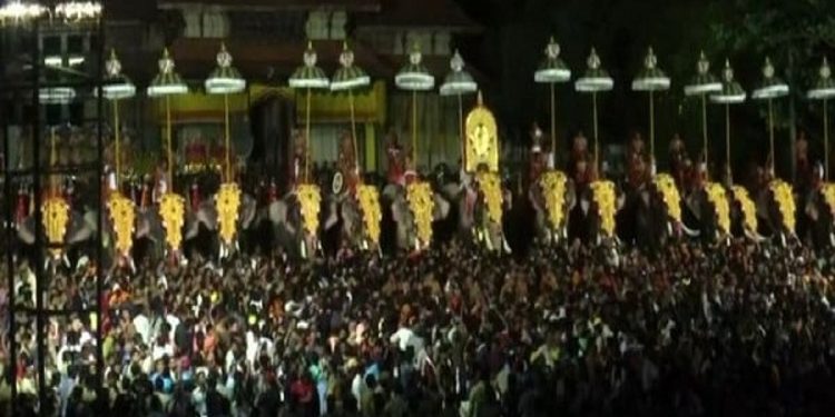 വെടിക്കെട്ട് ഒഴിവാക്കി ആചാരപരമായി പൂരം നടത്തണമെന്ന് ദേവസ്വങ്ങള്‍; അന്തിമ തീരുമാനം നാളെ