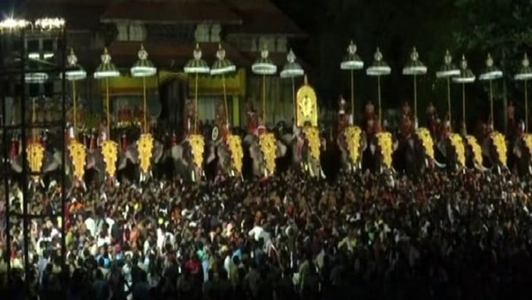 വെടിക്കെട്ട് ഒഴിവാക്കി ആചാരപരമായി പൂരം നടത്തണമെന്ന് ദേവസ്വങ്ങള്‍; അന്തിമ തീരുമാനം നാളെ