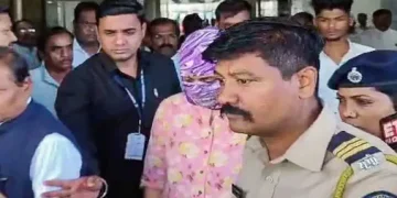 ഭാര്യയെ കൈമാറാൻ ആവശ്യപ്പെട്ടു, വനിതാ പൊലീസ് മഫ്തിയിലെത്തി: ജീവനക്കാർക്ക് വർക് ഫ്രം ഹോം നിർേദശിച്ച് ടിസിഎസ്