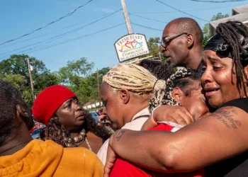 കൂട്ടക്കൊല; ഏഴ് മക്കളടക്കം 8 പേരെ വെടിവച്ചു കൊന്ന് പിതാവ്, പ്രതിയെ പൊലീസ് വധിച്ചു