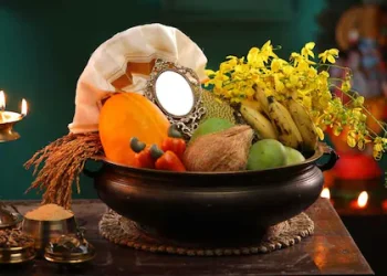 സമൃദ്ധിയുടെ വിഷുപ്പുലരി; ഗുരുവായൂരിൽ കണ്ണനെ കണി കാണാൻ ഭക്തജനത്തിരക്ക്