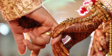 ആദ്യരാത്രിയിൽ വധു ആവശ്യപ്പെട്ടത് 90 ലക്ഷം; വരനെയും വീട്ടുകാരെയും പൂട്ടിയിട്ടു, സ്വർണവുമായി മുങ്ങി