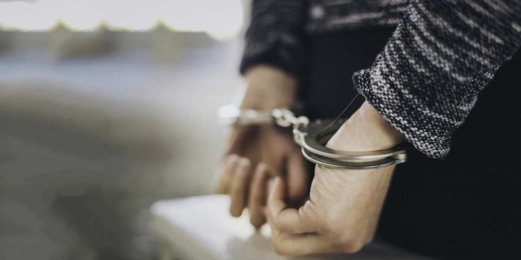 ഭർത്താവിന്റെ സഹപ്രവർത്തകയെ കൊലപ്പെടുത്തി; ഓഫിസിൽ ചാക്കിൽ കെട്ടിവച്ചു, യുവതി അറസ്റ്റിൽ