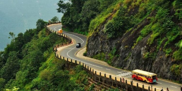 താമരശ്ശേരി ചുരത്തിൽ ഭാരവാഹനങ്ങൾക്ക് നിയന്ത്രണം; തിങ്കളാഴ്ച മുതൽ കർശനമാക്കും