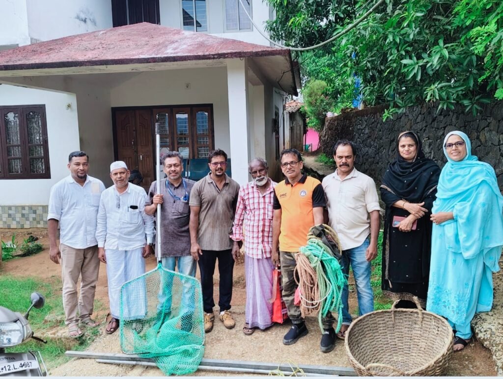 പൊട്ടക്കിണറ്റിൽ അകപ്പെട്ട തെരുവുനായയെ രക്ഷപ്പെടുത്തി ദുരന്തനിവാരണ സേന