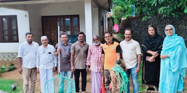പൊട്ടക്കിണറ്റിൽ അകപ്പെട്ട തെരുവുനായയെ രക്ഷപ്പെടുത്തി ദുരന്തനിവാരണ സേന