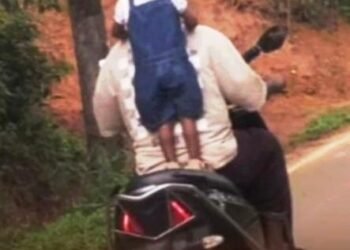 സ്കൂട്ടറിന് പിന്നിൽ കുട്ടിയെ നിർത്തി അപകട യാത്ര; കേസെടുത്ത പോലീസ്