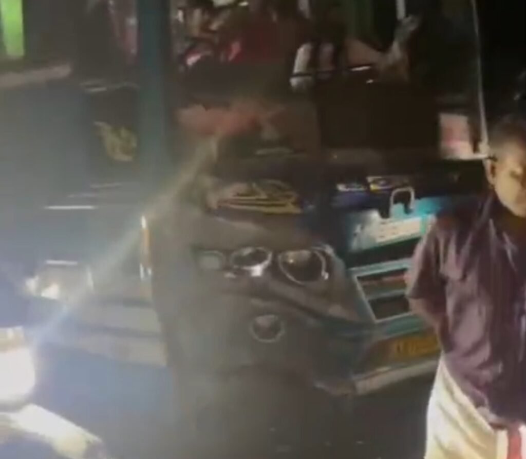 ബസ്സും ബൈക്കും കൂട്ടി ഇടിച്ച് ബൈക്ക് യാത്രക്കാരന് ഗുരുതര പരിക്ക്