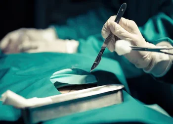 ശസ്ത്രക്രിയയ്ക്കിടെ 22 വയസ്സുകാരിയുടെ സ്വകാര്യ ദൃശ്യങ്ങൾ പകർത്തി, വാട്സാപ്പ് ഗ്രൂപ്പുകളിൽ പ്രചരിപ്പിച്ചു; അന്വേഷണം