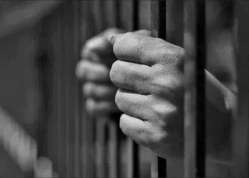 വാടക നൽകാൻ പണമില്ല; ഭാര്യയെയും മകളെയും ബലാത്സംഗം ചെയ്യാൻ കരാർ, അറസ്റ്റ്