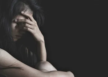 ‘ഇറച്ചി ദേഹത്തേക്ക് വാരിയെറിഞ്ഞ് ഭീഷണിപ്പെടുത്തി’; കൂട്ടബലാത്സംഗം ചെയ്തെന്ന് 23കാരി, ദൃശ്യങ്ങൾ ചിത്രീകരിച്ചു