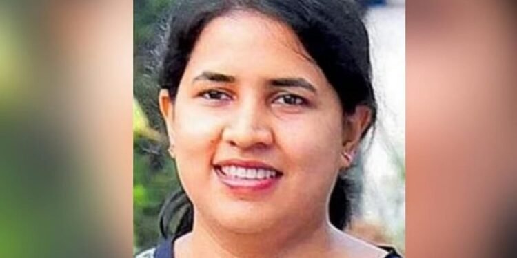 വീണാ വിജയന്റെ ബാങ്ക് അക്കൗണ്ട് മരവിപ്പിച്ചു; റെയ്ഡിന് പിന്നാലെ നടപടി