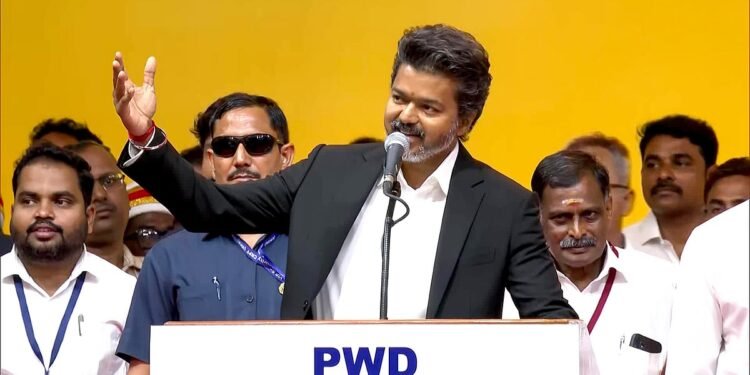 തമിഴ്‌നാട്ടിൽ വിജയ് മന്ത്രിസഭാ വിപുലീകരണം തുടങ്ങി; വീണ്ടും ‘വന്ദേമാതരം’ വിവാദം, ആറര പതിറ്റാണ്ടിന് ശേഷം ഭരണത്തിൽ പങ്കാളിയായി കോൺഗ്രസ്
