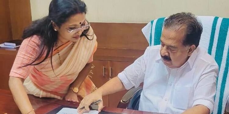വയനാട് ഫണ്ട് തട്ടിച്ചെന്ന വ്യാജ പ്രചരണത്തിൽ അന്വേഷണം വേണം; ചെന്നിത്തലയ്ക്ക് പരാതി നൽകി ദീപ്തി മേരി വർഗീസ്