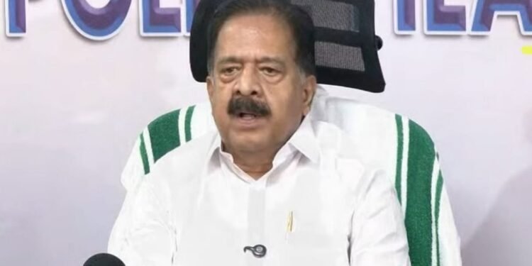 വരുന്നവരെ ഗുഡ് മോര്‍ണിങ് പറഞ്ഞ് സ്വീകരിക്കും, പൊലീസ് സ്റ്റേഷനുകള്‍ ജനസേവാ കേന്ദ്രങ്ങളാക്കും: രമേശ് ചെന്നിത്തല