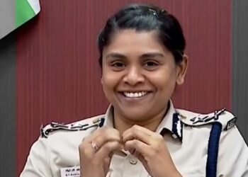 പത്ത് വയസുകാരിയുടെ ബലാത്സംഗം; മാധ്യമപ്രവര്‍ത്തകര്‍ക്ക് മുന്നില്‍ ചിരിച്ച് തമാശ പറഞ്ഞ് പൊലീസ് ഉദ്യോഗസ്ഥര്‍