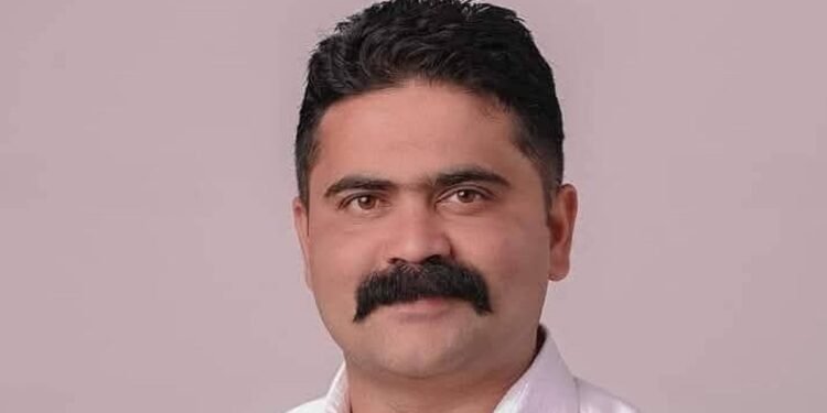 ജോലി വാഗ്ദാനം ചെയ്ത് യുവതിയെ ബലാത്സംഗം ചെയ്ത കേസ്; പാലക്കാട്ടെ കോൺഗ്രസ് മുനിസിപ്പൽ കൗൺസിലർ പ്രശോഭ് കീഴടങ്ങി