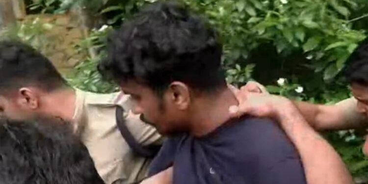 ‘അഷ്‌കര്‍ സൈലന്റ് കില്ലര്‍, ബോധംകെട്ടപ്പോള്‍ മകളെ ഫാനില്‍ കെട്ടിത്തൂക്കാന്‍ ശ്രമിച്ചു’; ആദ്യ ഭാര്യയോടും ക്രൂരത, അണപൊട്ടി ജനരോഷം