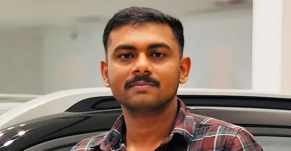 വിവാഹ ദിവസം വരൻ തൂങ്ങിമരിച്ച നിലയിൽ; മൃതദേഹം കണ്ടത് ഫോട്ടോഷൂട്ടിനു വിളിക്കാൻ എത്തിയപ്പോൾ