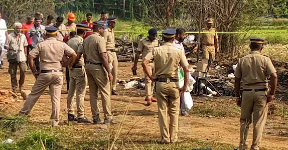 മുണ്ടത്തിക്കോട് വെടിമരുന്നുശാലയിലെ ദുരന്തം; സ്വമേധയാ കേസെടുത്ത് ഹൈക്കോടതി