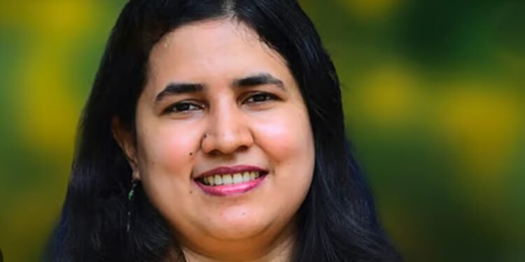 നാളെ ഹാജരാകുന്നതിൽനിന്ന് ഇ.ഡിയോട് അവധി ചോദിച്ച് വീണ