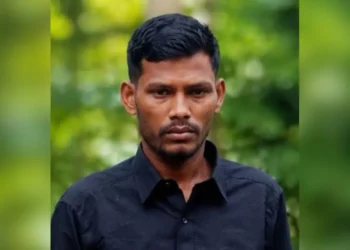 പോലീസ് കസ്റ്റഡിയിലെടുത്ത് റോഡരികിൽ നിർത്തിയിട്ട ഓട്ടോറിക്ഷയിൽ യുവാവിനെ മരിച്ച നിലയിൽ കണ്ടെത്തി