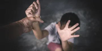 മുടിവെട്ടാനെത്തിയ കുട്ടിയെ പീഡിപ്പിക്കാൻ ശ്രമം; അതിഥിത്തൊഴിലാളി അറസ്റ്റിൽ‌, ബാർ‌ബർ ഷോപ്പ് അടിച്ചു തകർത്തു