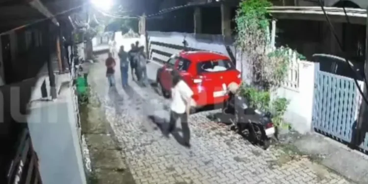 കമന്റടി ചോദ്യംചെയ്തതിന് കൊച്ചിയിൽ പെൺകുട്ടികളെ ആക്രമിച്ചു; നിലത്തിട്ട് ചവിട്ടി;അക്രമികളിൽ സ്ത്രീകളും