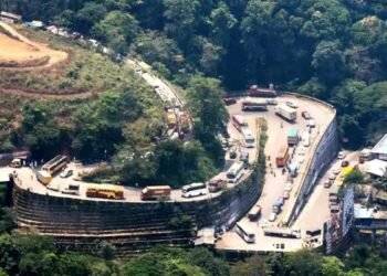 താമരശ്ശേരി ചുരത്തില്‍ ഗതാഗത നിയന്ത്രണം; മള്‍ട്ടി ആക്സില്‍ വാഹനങ്ങള്‍ക്ക് രാവിലെ 6 മുതല്‍ രാത്രി 8 വരെ നിരോധനം