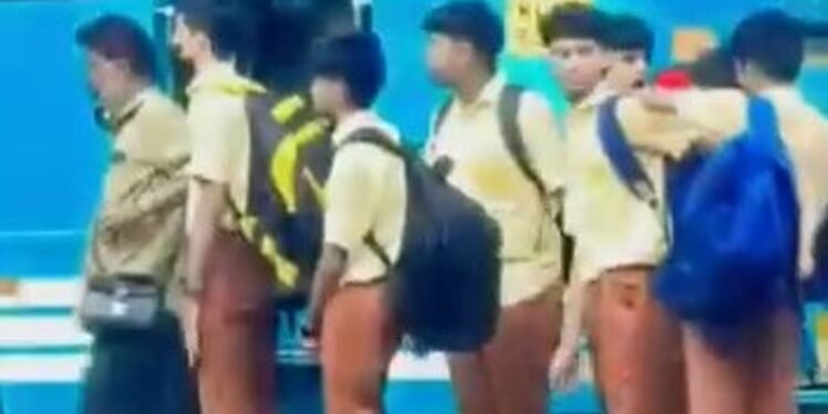 ബസിൽ കയറാൻ വിദ്യാർഥികൾ യാചിക്കേണ്ട അവസ്ഥ; കണ്ടക്ടറുടെ ലൈസൻസ് സസ്പെൻഡ് ചെയ്യും