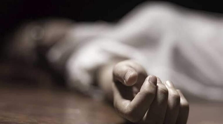 പുഴയില്‍ വീണ മകനെ രക്ഷിക്കുന്നതിനിടെ യുവതി ഒഴുക്കില്‍പ്പെട്ട് മരിച്ചു; ഏഴുവയസുകാരനായി തിരച്ചില്‍