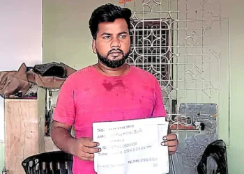 ‘എനിക്കറിയാൻ പാടില്ല സാറേ…’: ബിഹാറിൽ പ്ലമറുടെ അക്കൗണ്ടിൽ 294 കോടി, ആകെയുണ്ടായിരുന്നത് 113 രൂപ