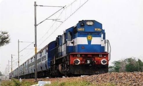 ട്രെയിനില്‍ ഇനി വാട്‌സ്ആപ്പ് ടിക്കറ്റുമായി യാത്ര വേണ്ട; പിഴ വീഴും